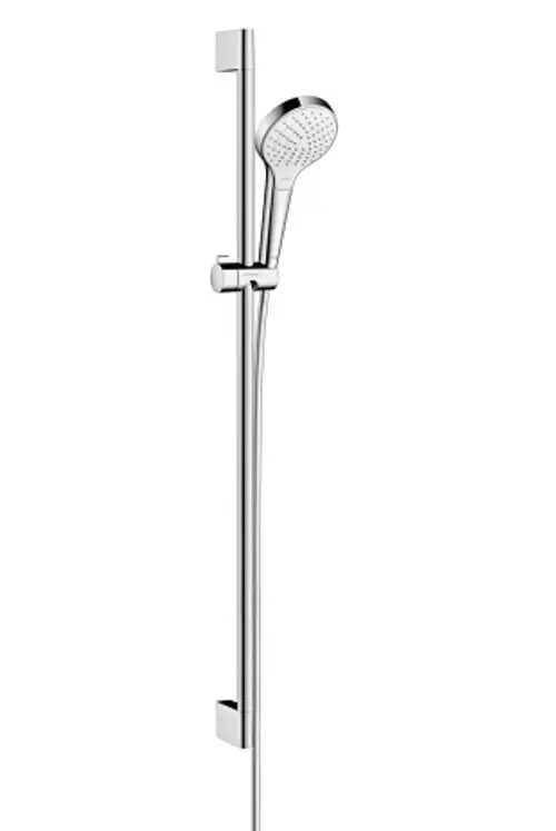 Hansgrohe Duschsystem mit Handbrause und Schlauch, befestigt an einer vertikalen Stange, in Chrom-Optik vor neutralem Hintergrund.